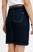 Jupe courte en jean avec ceinture