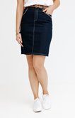 Jupe courte en jean avec ceinture