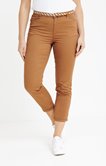 Chino en coton stretch avec ceinture