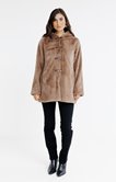 Manteau en fausse fourrure à capuche