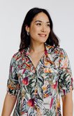 Chemise avec poches imprimé tropical