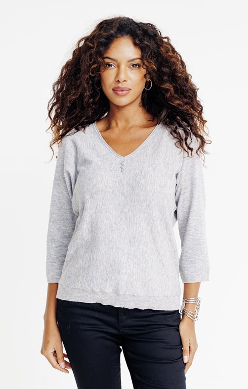 Pull avec boutons sur le devant