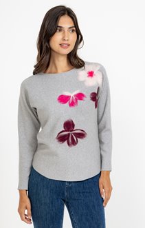 Pull avec des fleurs brodées