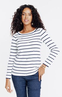 Pull à rayures avec broderies coeur