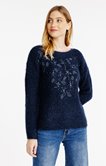 Pull en maille fluffy et broderies