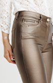 Pantalon enduit coupe slim détails lurex