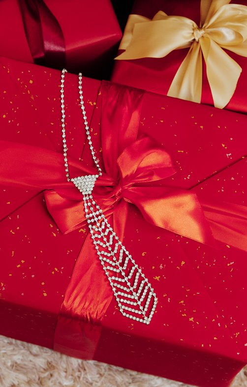 Sautoir cravate à strass