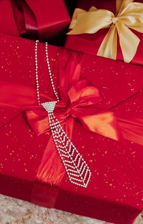 Sautoir cravate à strass