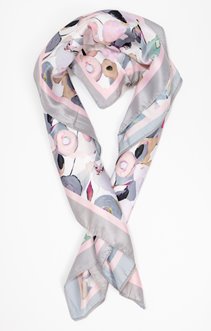 Petit foulard carré motif fleurs