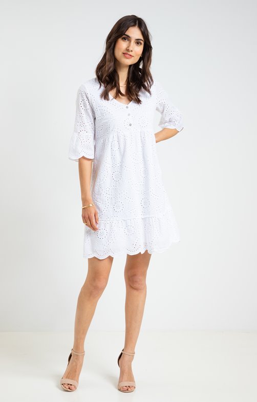 Robe avec broderie anglaise 