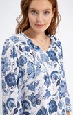 Blouse imprimée col v avec froufrou