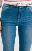 Pantalon jean slim avec détail strass