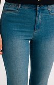 Pantalon jean slim avec liseré rayé