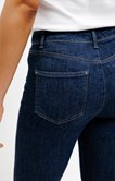 Pantalon jean avec jeu de broderies
