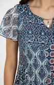 Robe plissée imprimée avec bijou