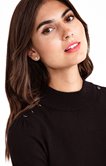Pull col montant détails boutons épaules