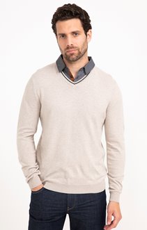 Pull uni col V avec chemise