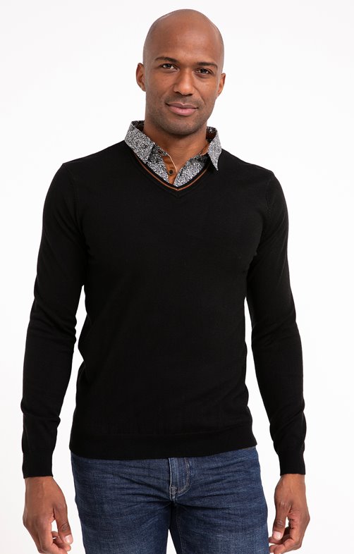 Pull uni col V avec chemise