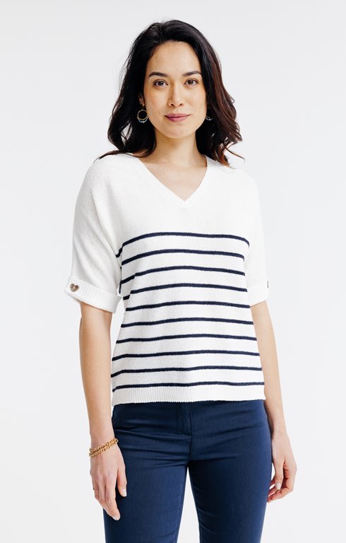 Pull rayé avec bouton coeur