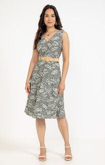 Robe en maille avec ceinture rafia