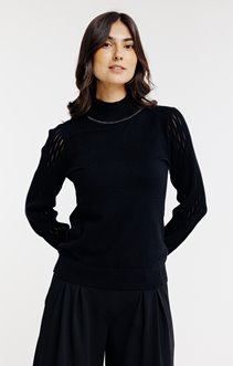 Pull avec strass au col