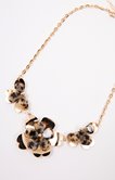 Ras-de-cou fleurs et léopard
