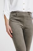 TREGGING EN SUEDINE DETAILS PIPING LUREX