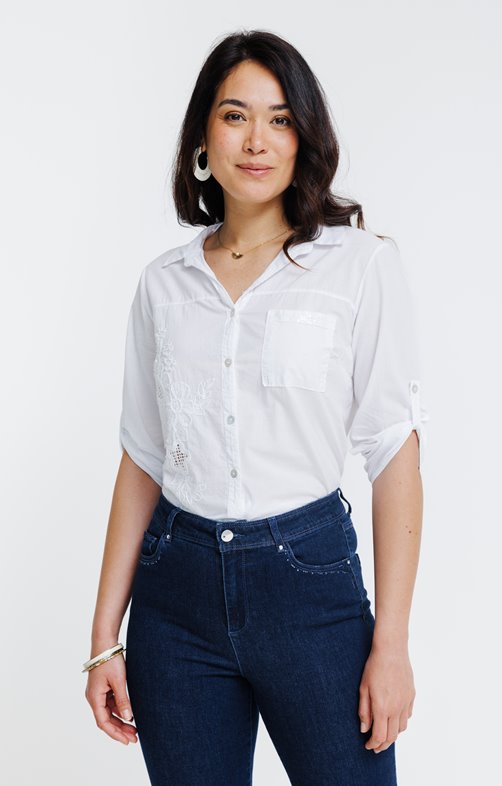 Chemise unie avec patch brodé
