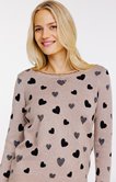 Pull avec coeurs contrastés