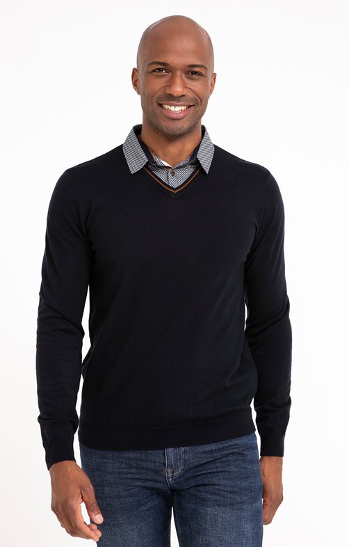 Pull uni col V avec chemise