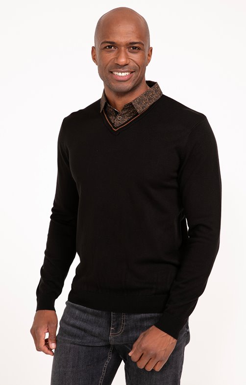 Pull uni col V avec chemise