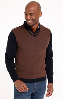 Pull col V avec chemise bico