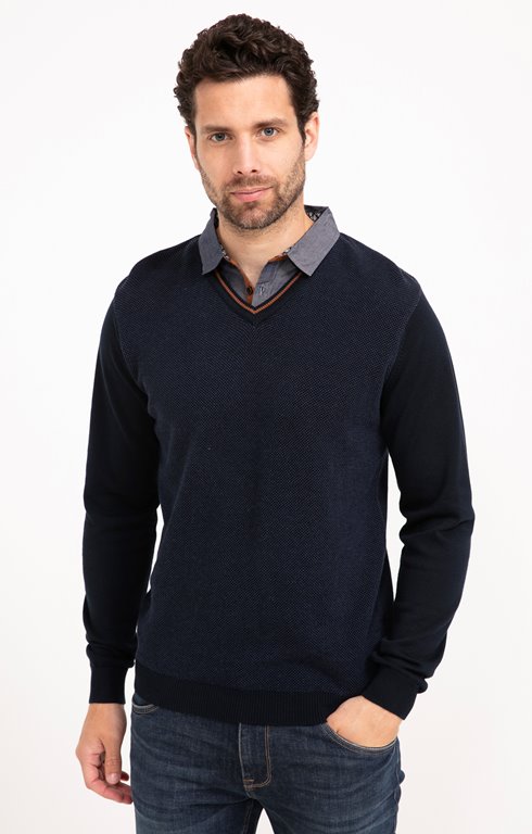 Pull col V avec chemise bico