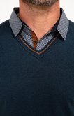 Pull col V avec chemise Lup