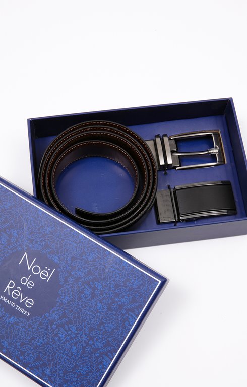 Boîte avec ceinture et boucles
