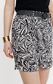 Short fluide imprimé avec ceinture rafia