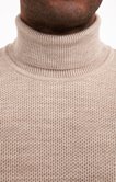 Pull beige col roulé