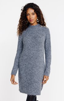 Robe pull avec boutons fantaisie