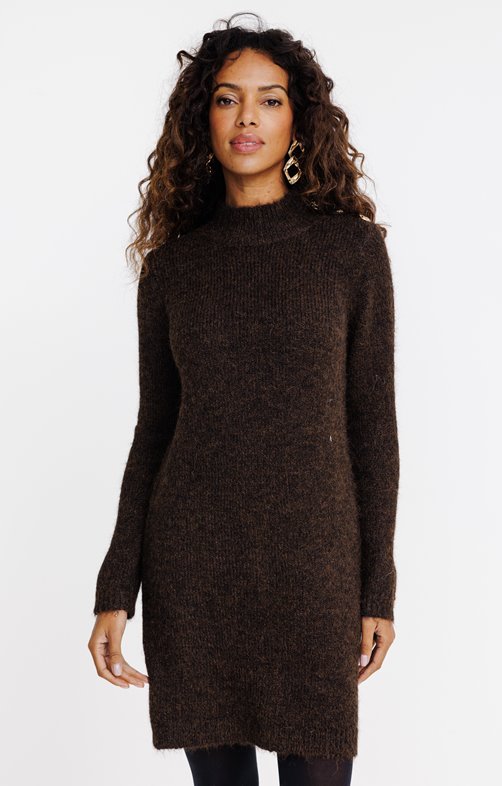 Robe pull avec boutons fantaisie