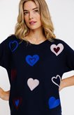 Pull avec coeurs brodés