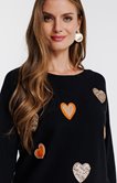 Pull avec coeurs brodés