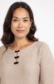 Pull détails noeuds sur le devant