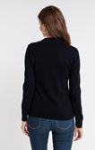 Pull avec détails contrastés