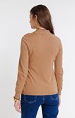 Pull avec détails contrastés