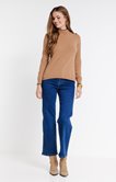 Pull avec détails contrastés