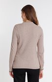 Pull avec détails contrastés