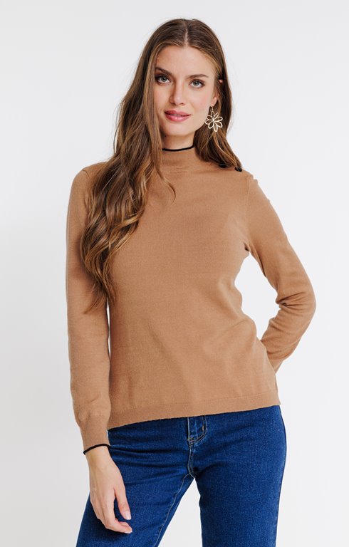 Pull avec détails contrastés