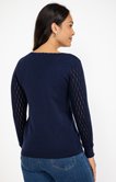 Pull avec strass au col