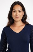 Pull avec strass au col