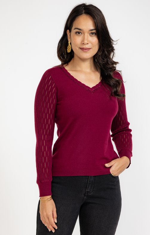 Pull avec strass au col